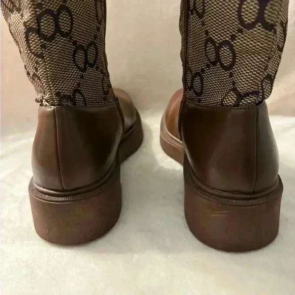 Rogue platform knee high zippered boots EUC
Women’s size 7.5 - Picture 7 of 10